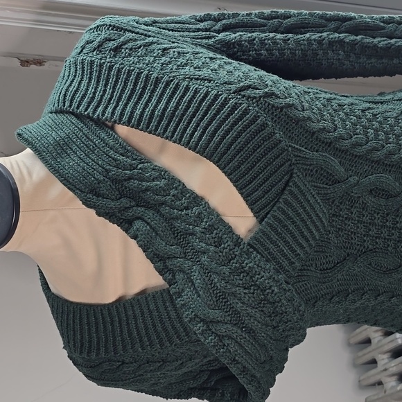 🙋🏻Green sweater💚 - Picture 2 of 5